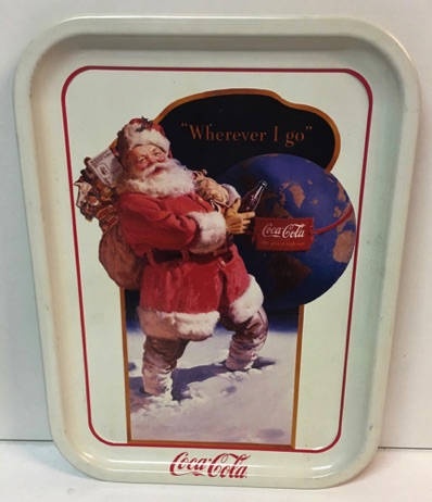 07139D-1 € 10,00 coca cola dienblad kerstman staand bij wereldbol