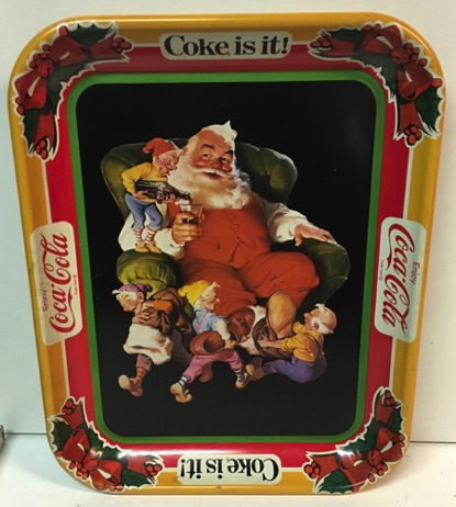 07165d-1 € 10,00 coca cola dienblad kerstman in stoel