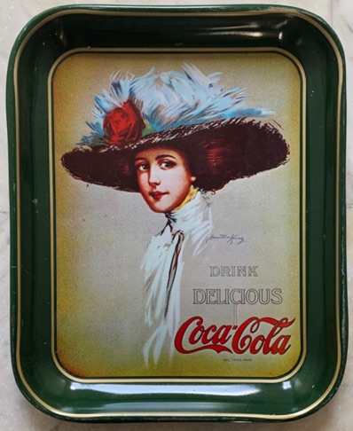 07175d-3 € 7,50 coca cola dienblad afb dame met hoed